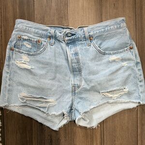 NWOT Levi 501 short size 33